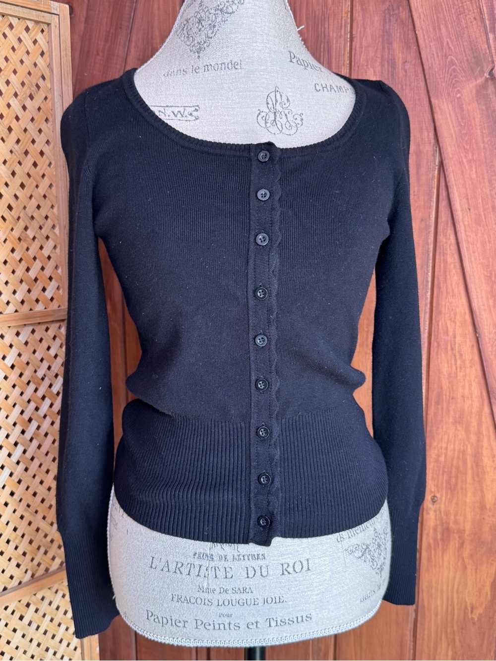 House of Harlow 1960 Black Button-Front Ribbed Waist Cardigan